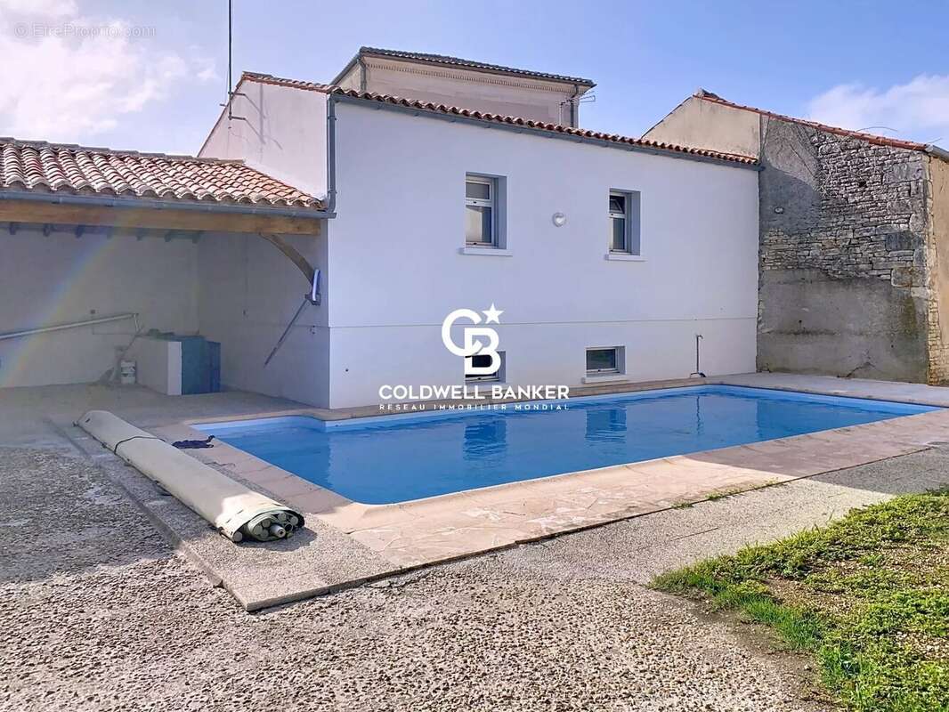 Maison à SAINT-HILAIRE-DE-VILLEFRANCHE