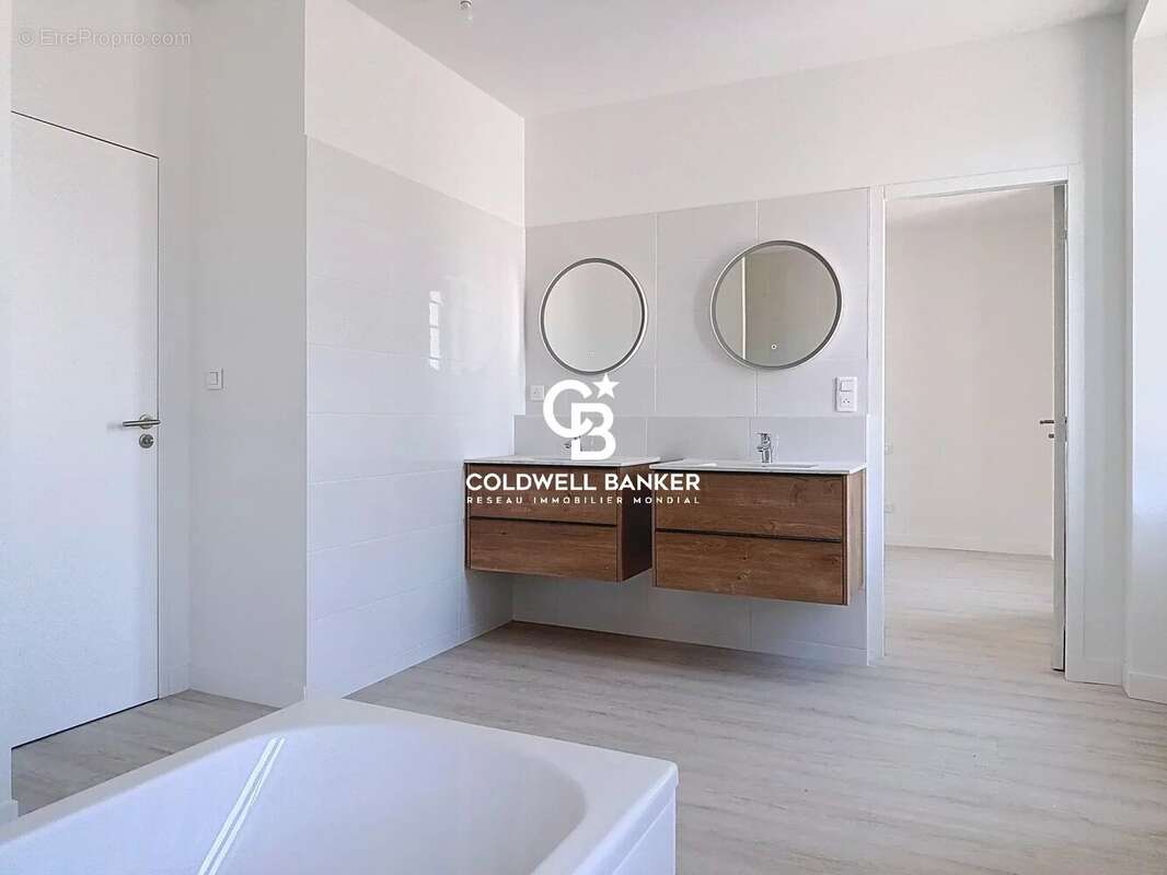 Maison à SAINT-HILAIRE-DE-VILLEFRANCHE