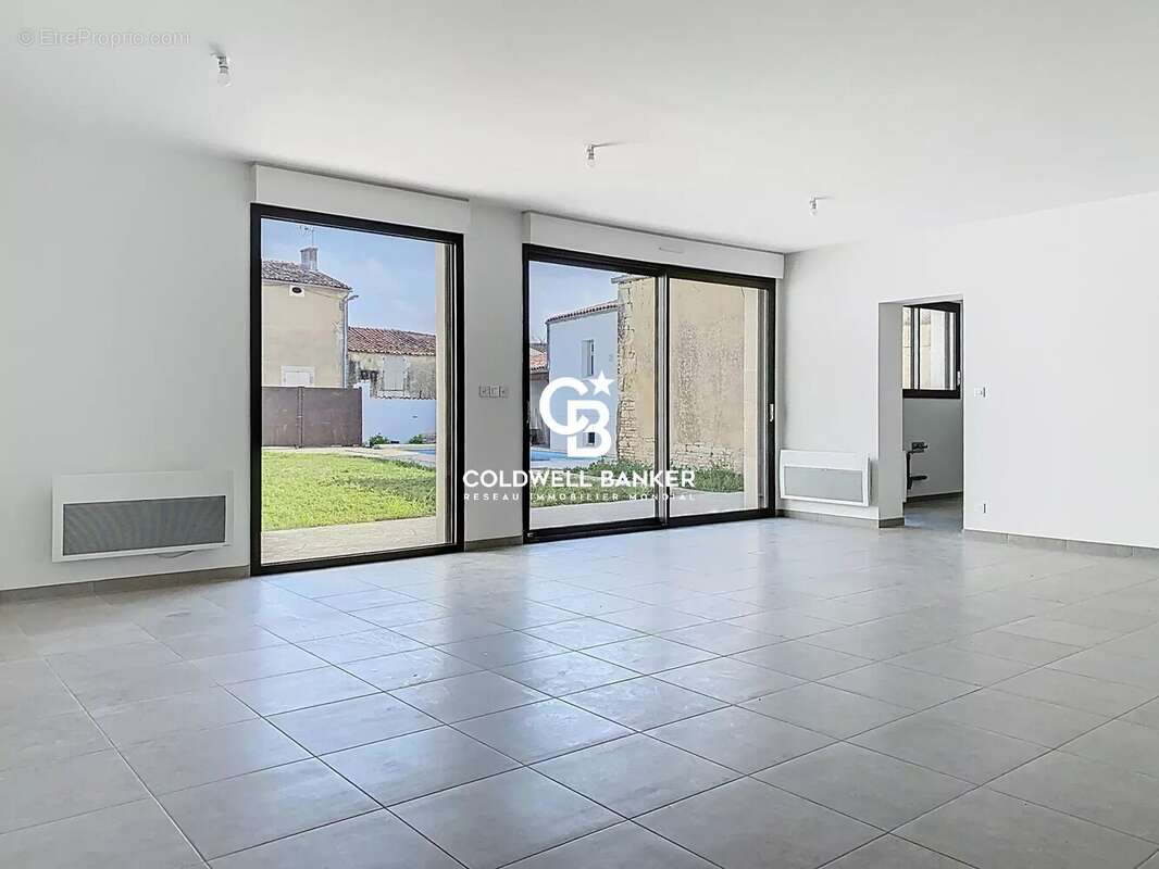 Maison à SAINT-HILAIRE-DE-VILLEFRANCHE