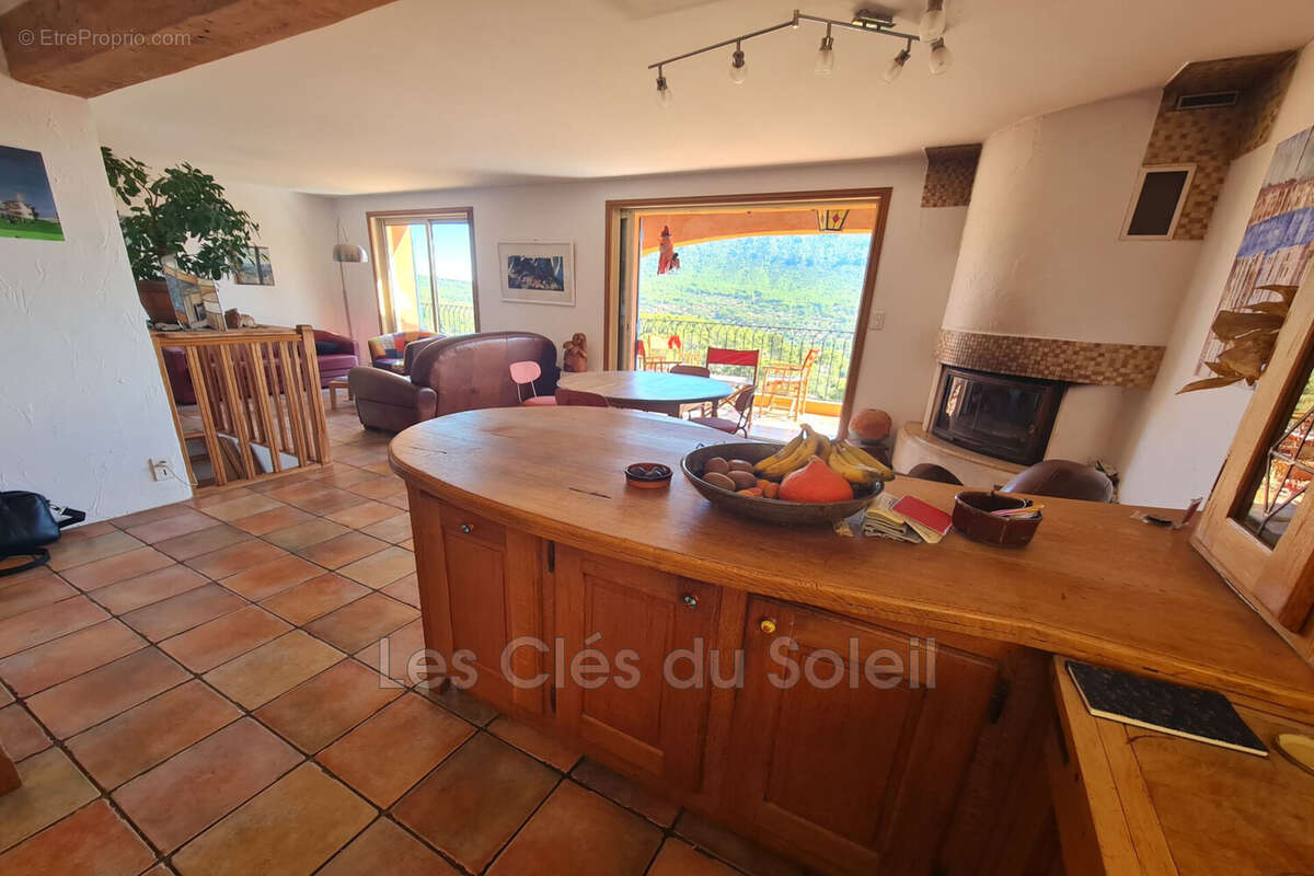 Maison à LE REVEST-LES-EAUX