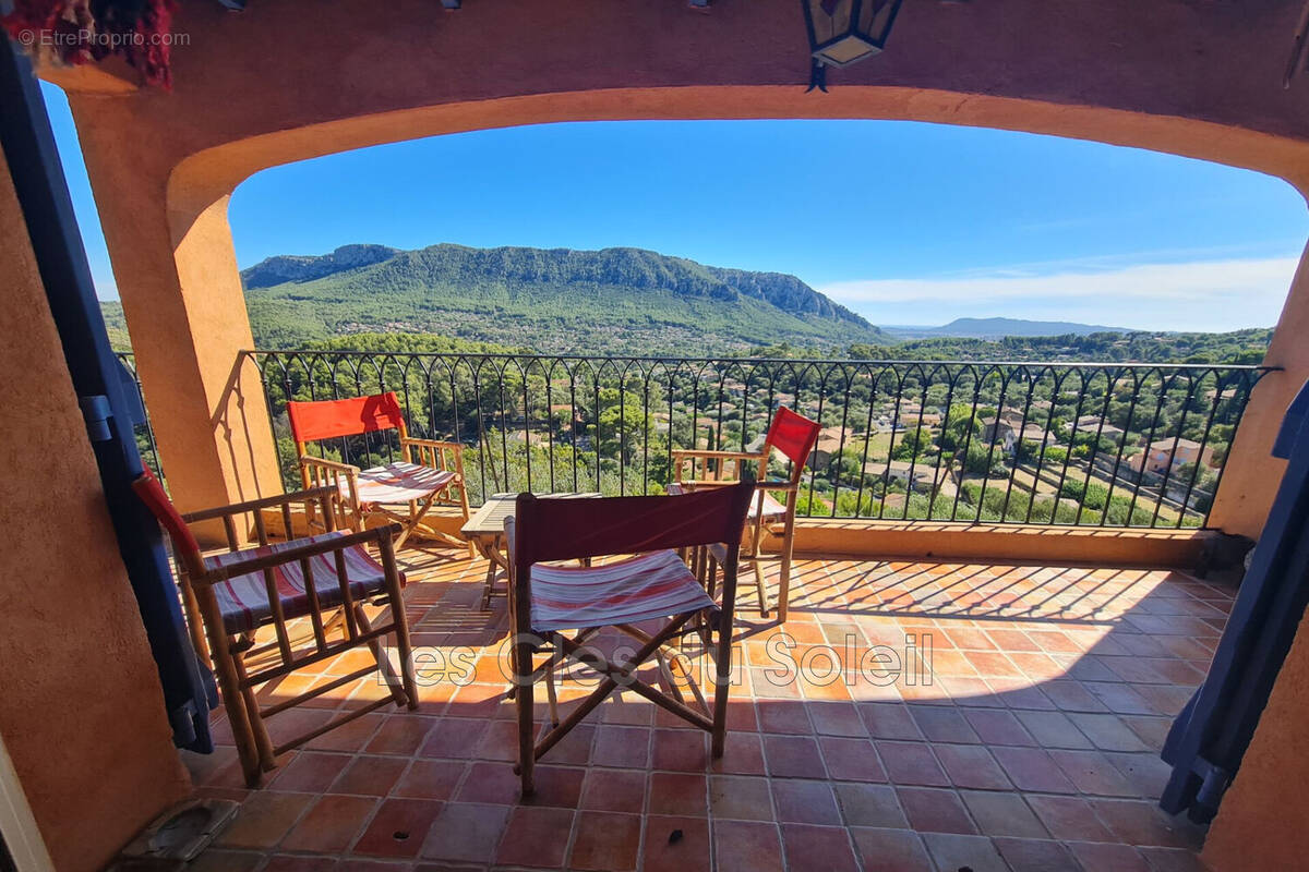 Maison à LE REVEST-LES-EAUX