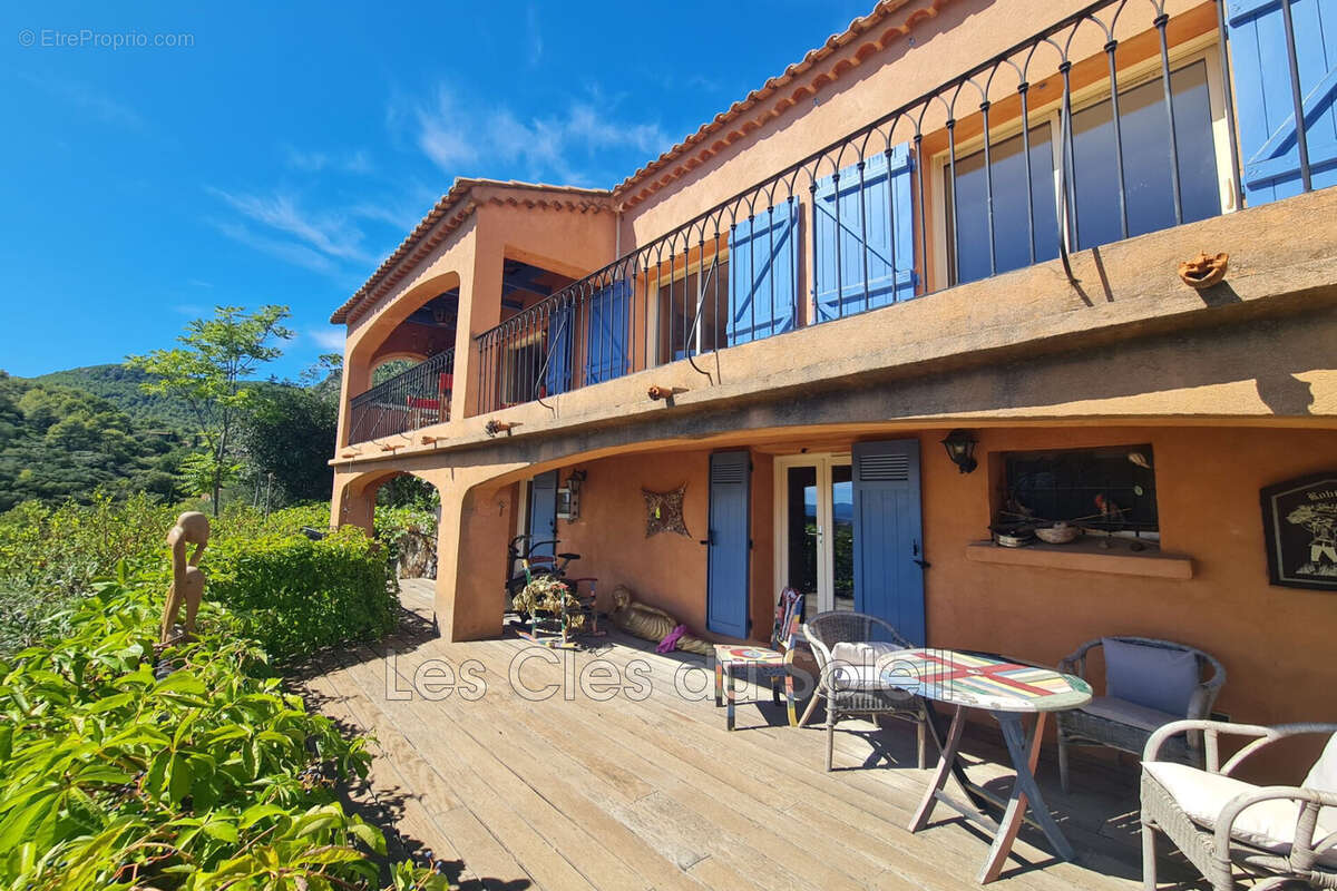 Maison à LE REVEST-LES-EAUX