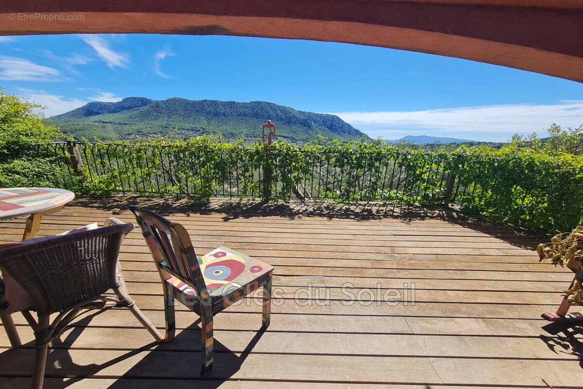 Maison à LE REVEST-LES-EAUX