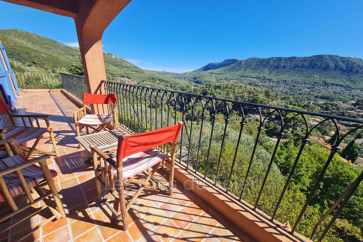 Maison à LE REVEST-LES-EAUX