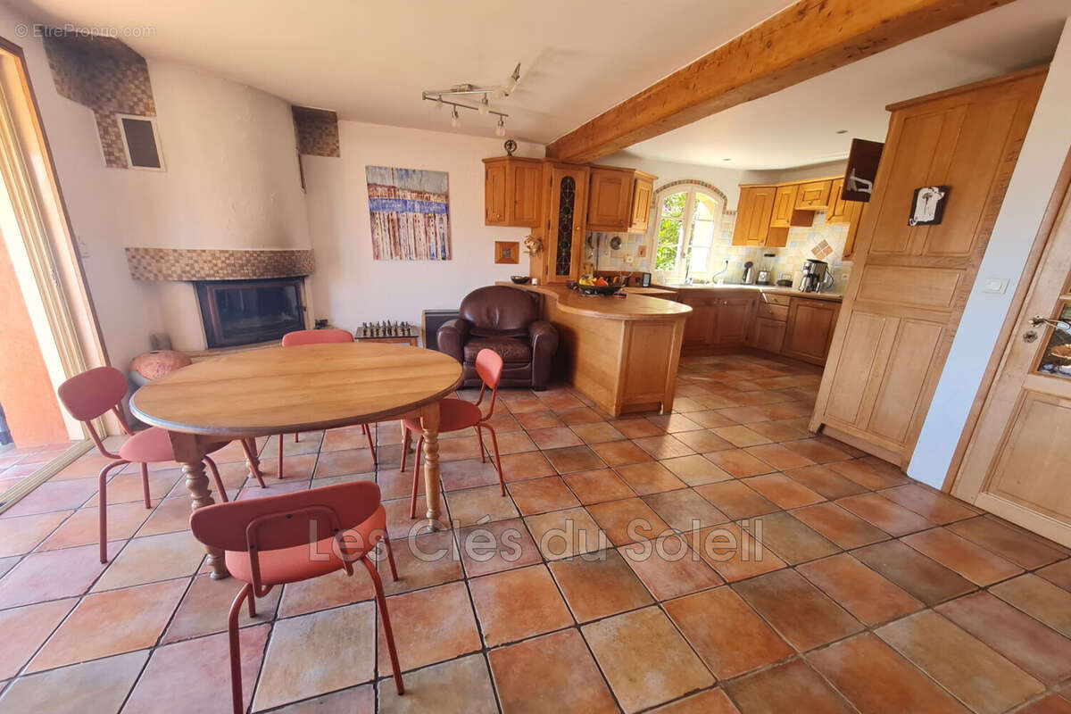 Maison à LE REVEST-LES-EAUX