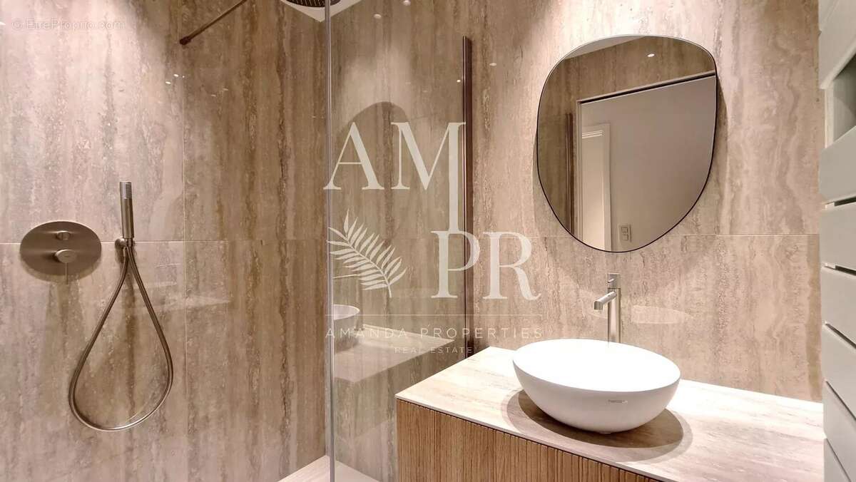 Appartement à VALLAURIS