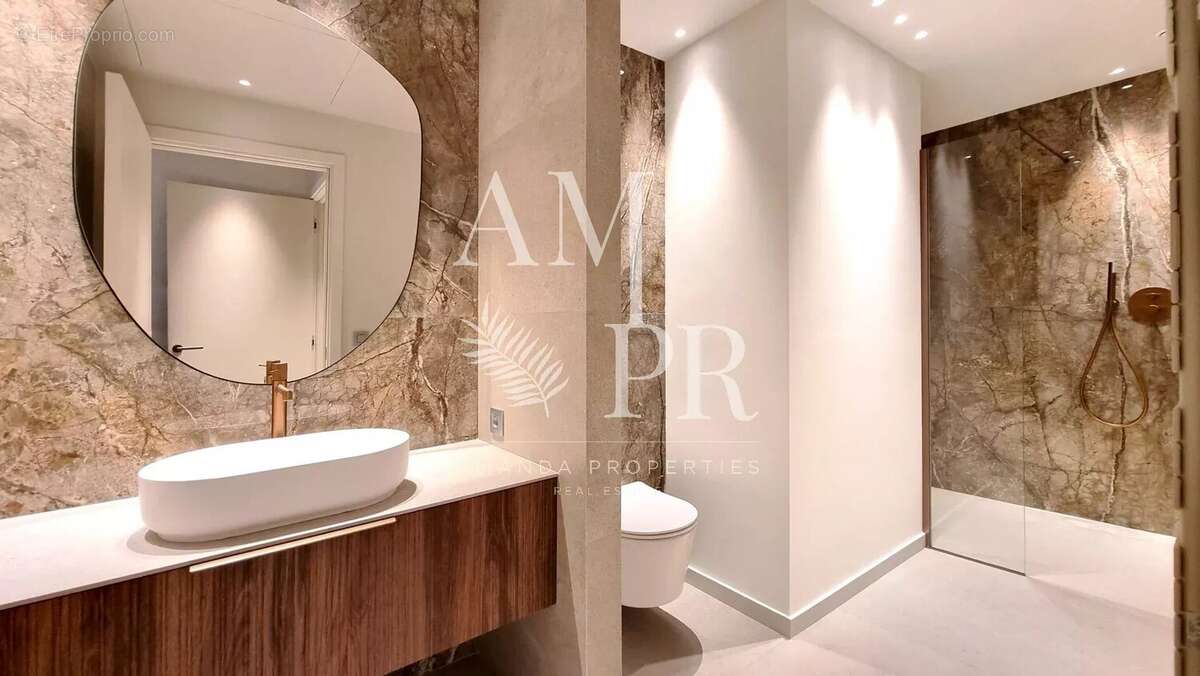 Appartement à VALLAURIS