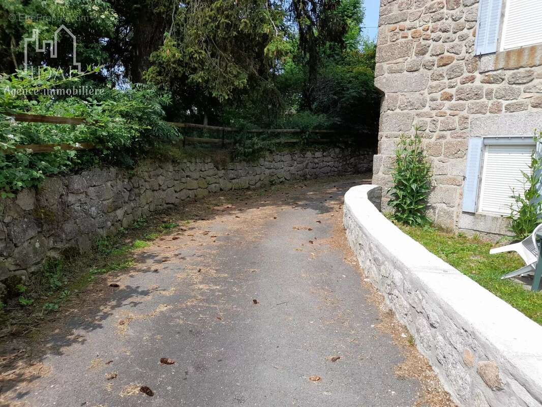 Terrain à SAINT-DENIS-EN-MARGERIDE