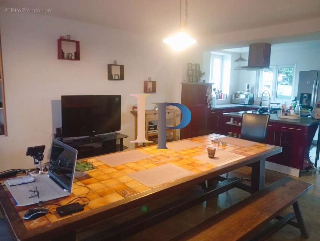 Maison à SAINT-PIERRE-LA-NOAILLE