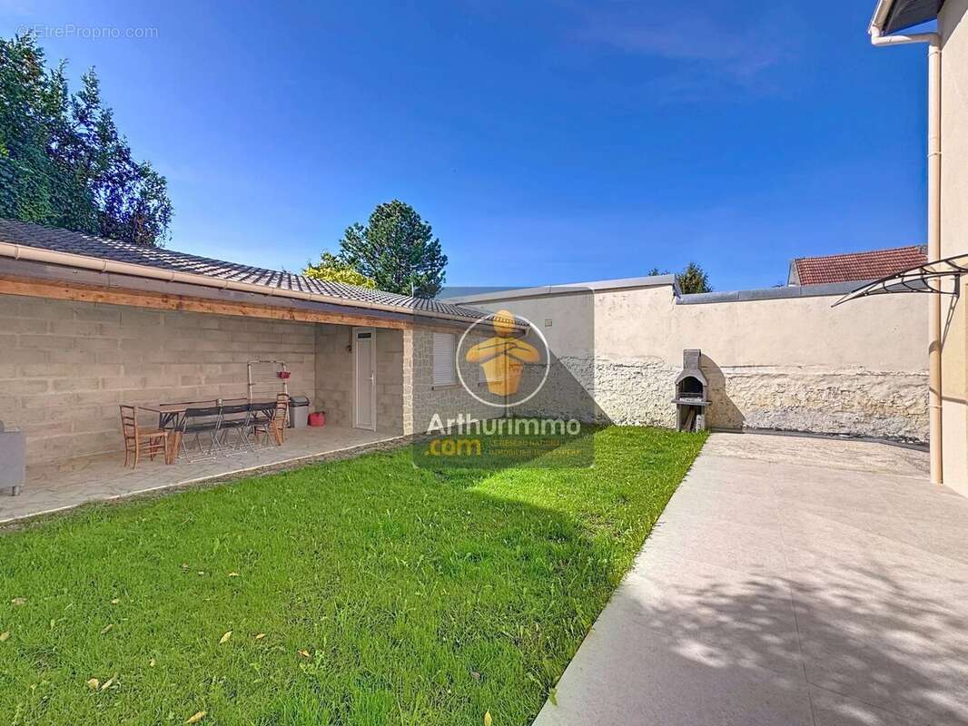 Maison à VILLECRESNES