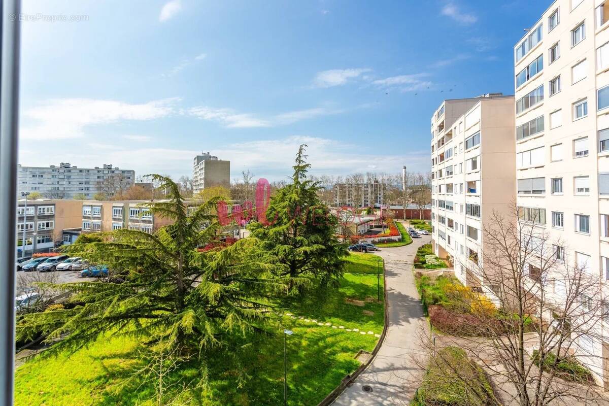 Appartement à VAULX-EN-VELIN