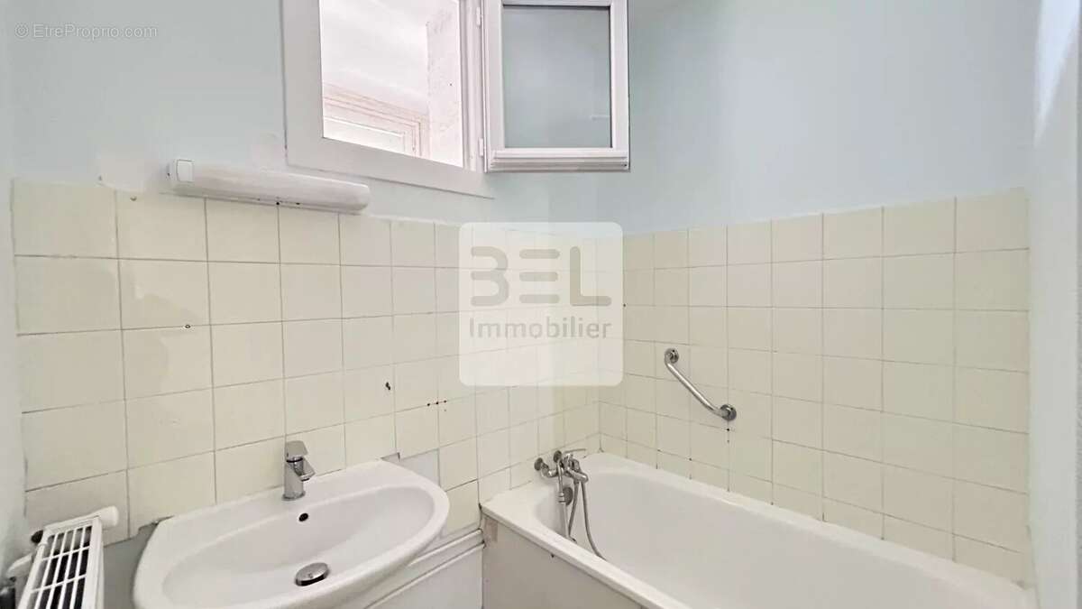 Appartement à BAGNOLS-SUR-CEZE