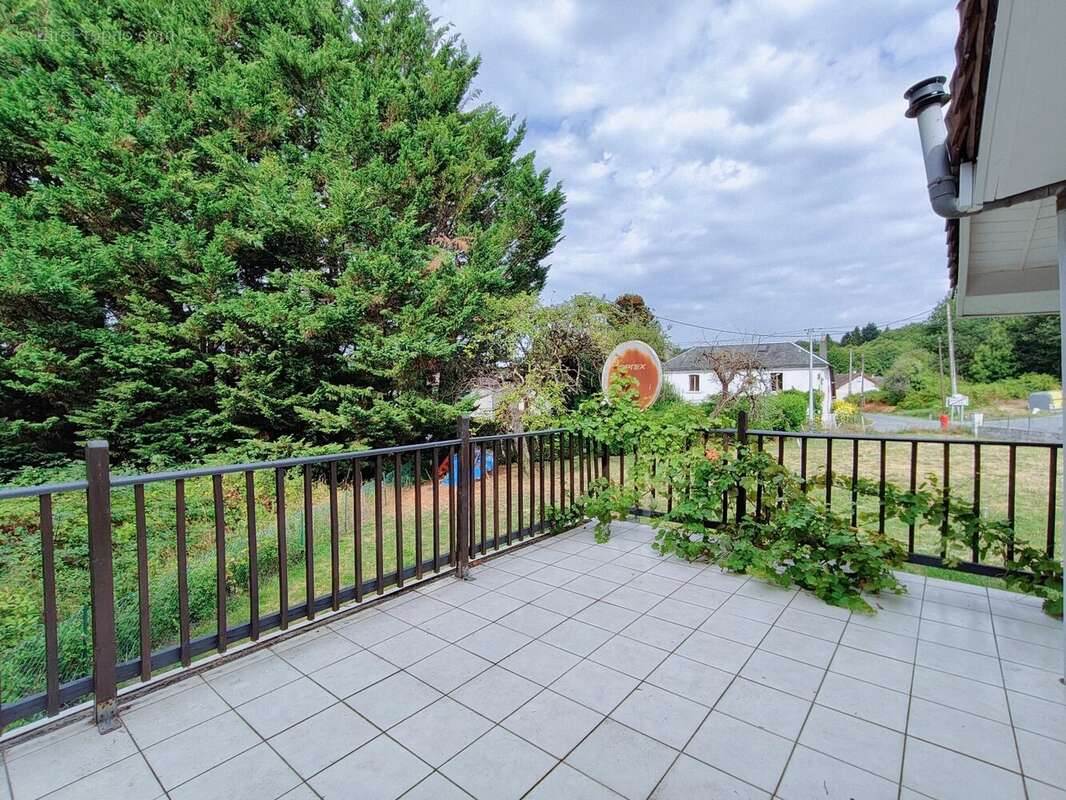 Maison à BUSSIERE-GALANT