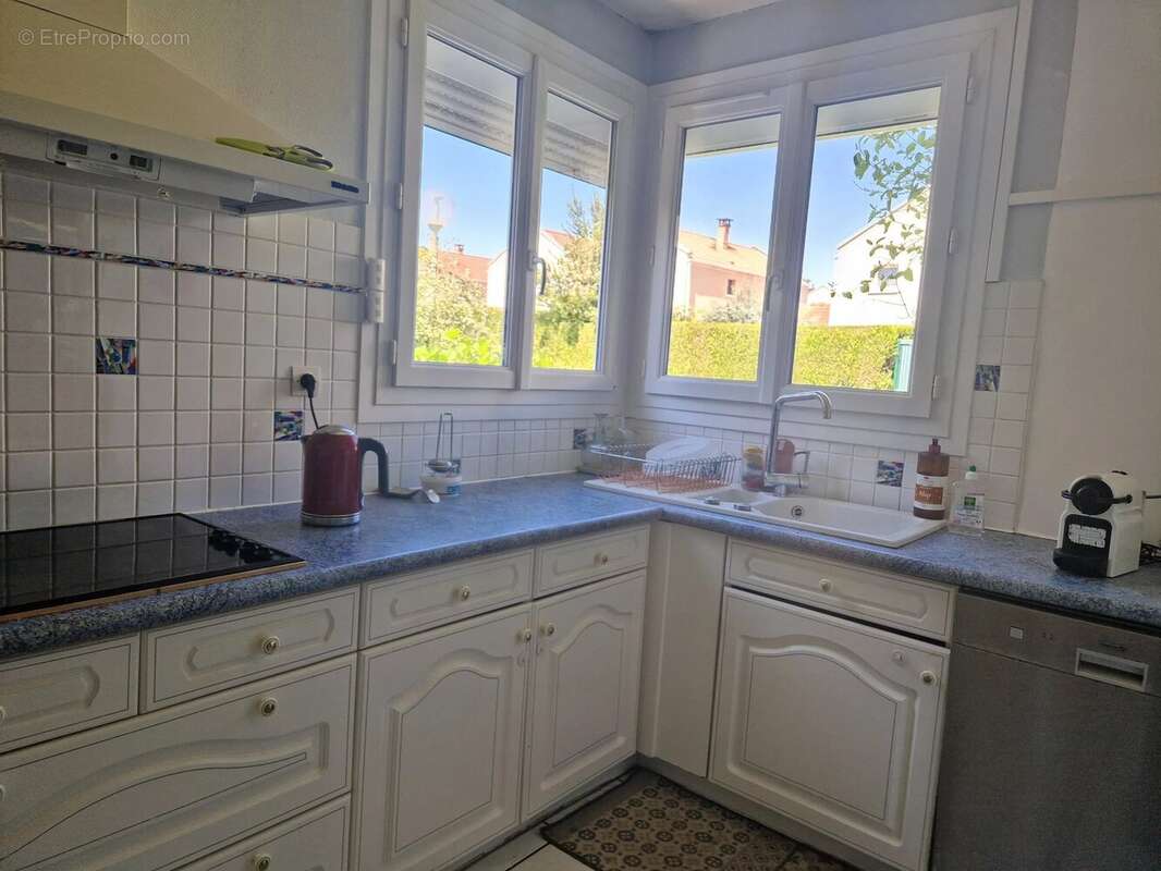 Maison à VOISINS-LE-BRETONNEUX