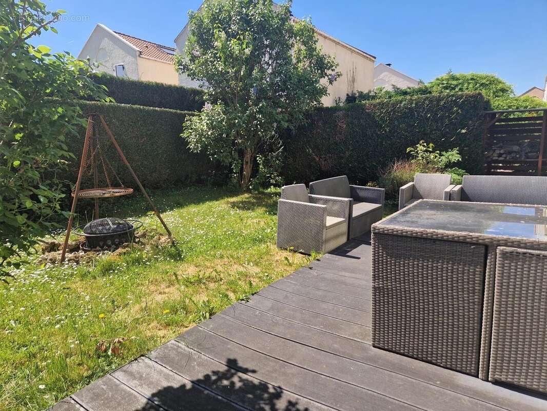 Maison à VOISINS-LE-BRETONNEUX