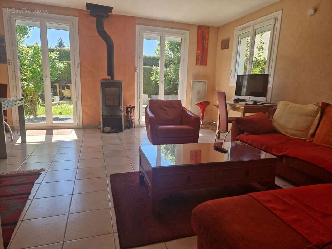 Maison à VOISINS-LE-BRETONNEUX