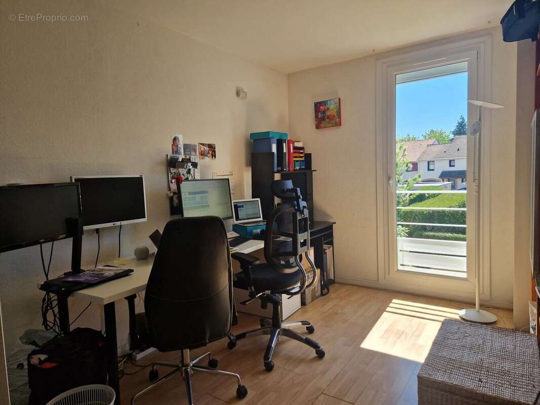 Maison à VOISINS-LE-BRETONNEUX