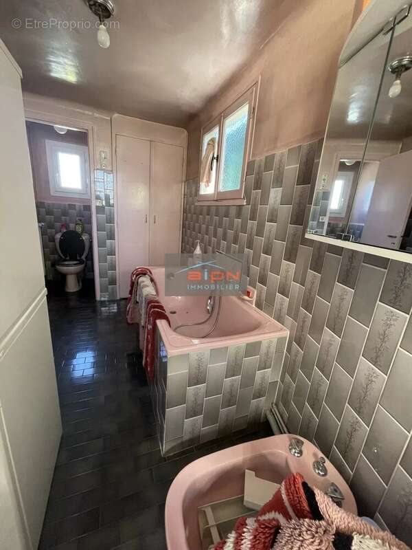 Maison à SAINT-ETIENNE-DU-ROUVRAY