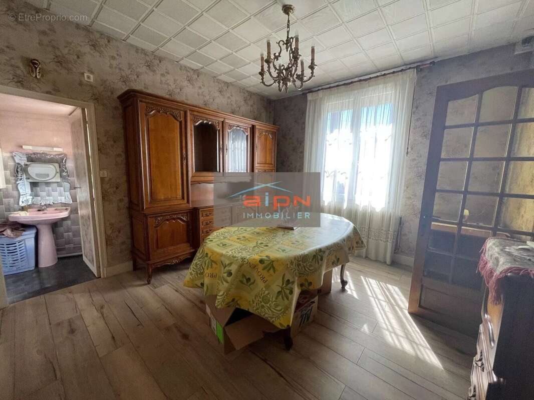 Maison à SAINT-ETIENNE-DU-ROUVRAY