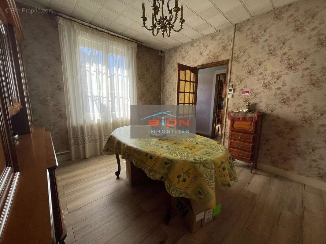 Maison à SAINT-ETIENNE-DU-ROUVRAY