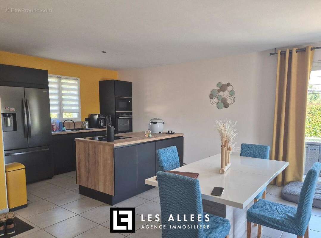 Maison à SAINT-GERVAIS-SUR-ROUBION