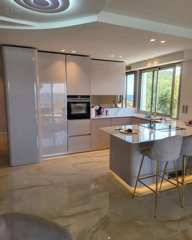 Appartement à ROQUEBRUNE-CAP-MARTIN