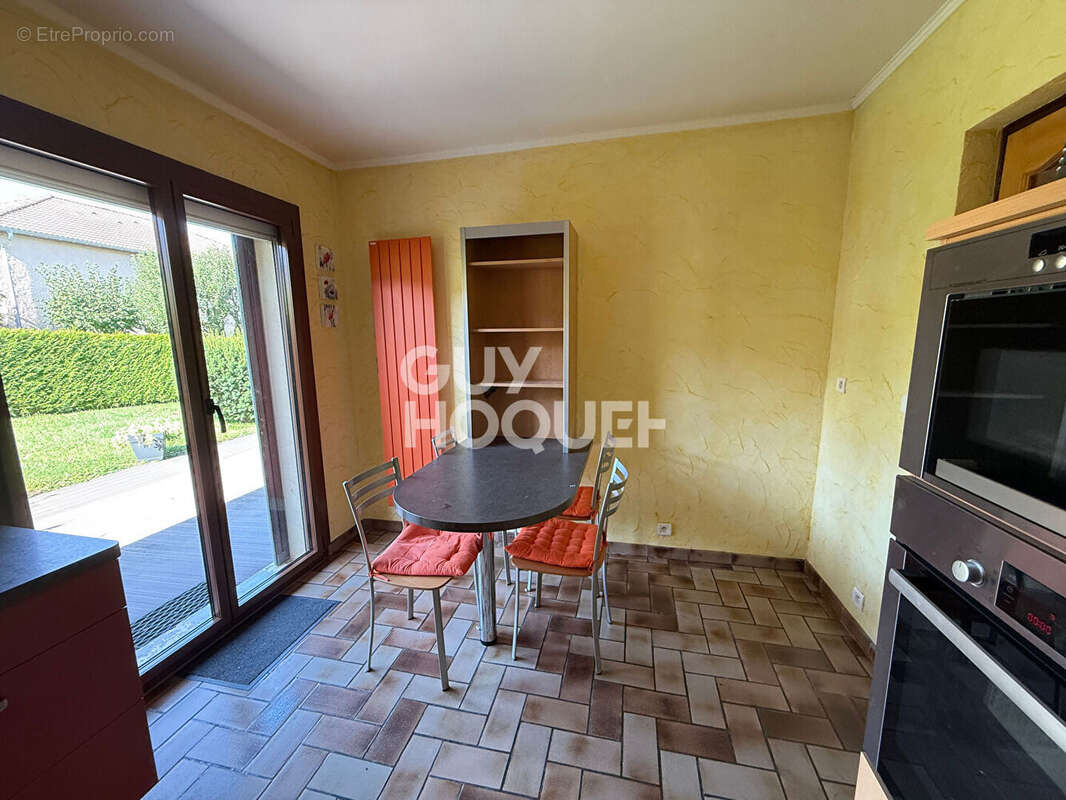 Maison à AUXON-DESSUS