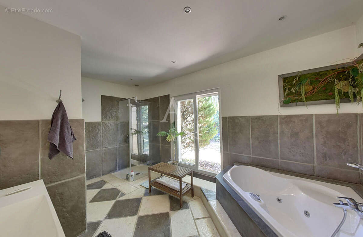 Maison à MONTBARTIER