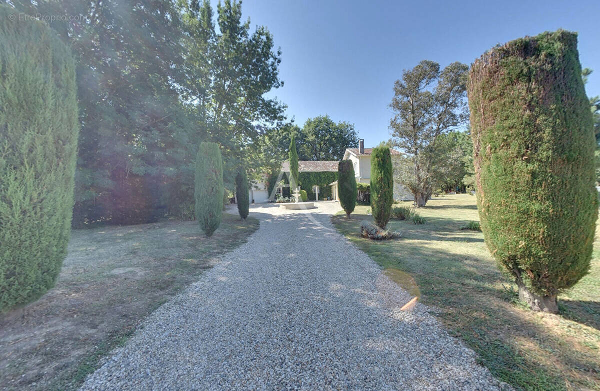 Maison à MONTBARTIER