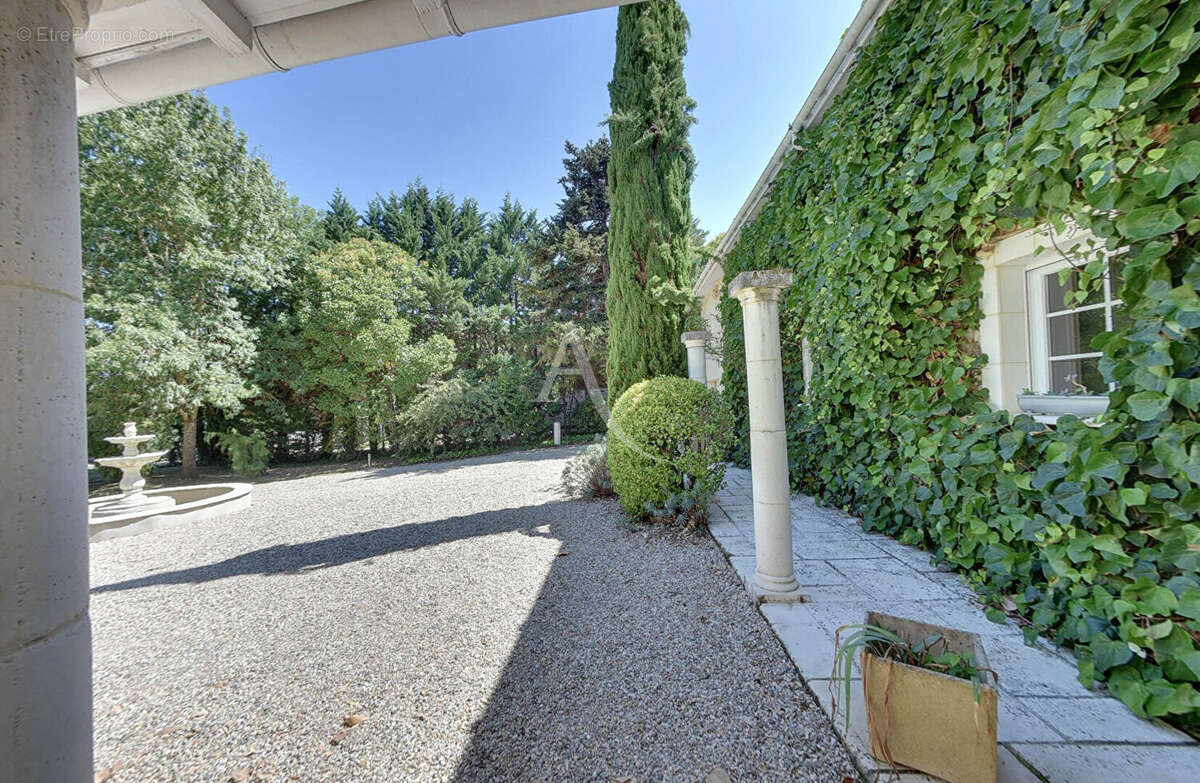 Maison à MONTBARTIER