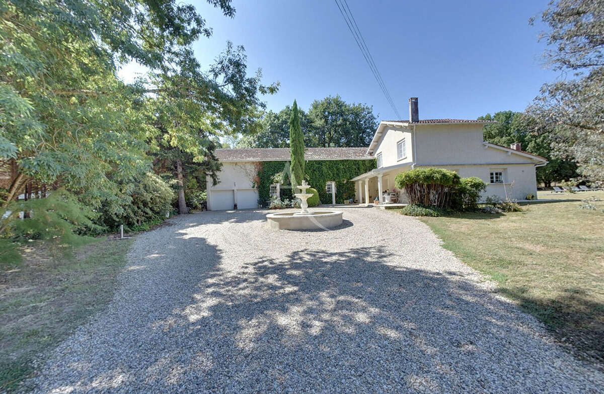 Maison à MONTBARTIER