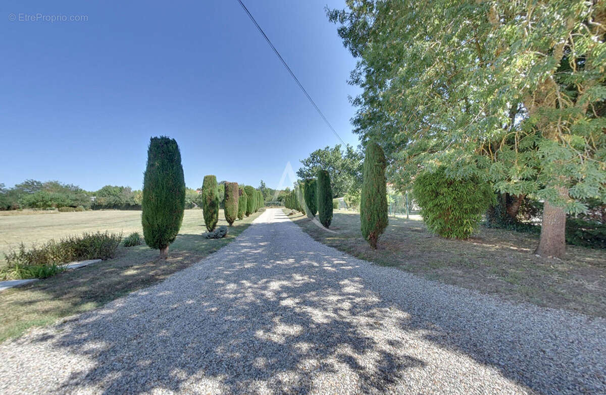 Maison à MONTBARTIER