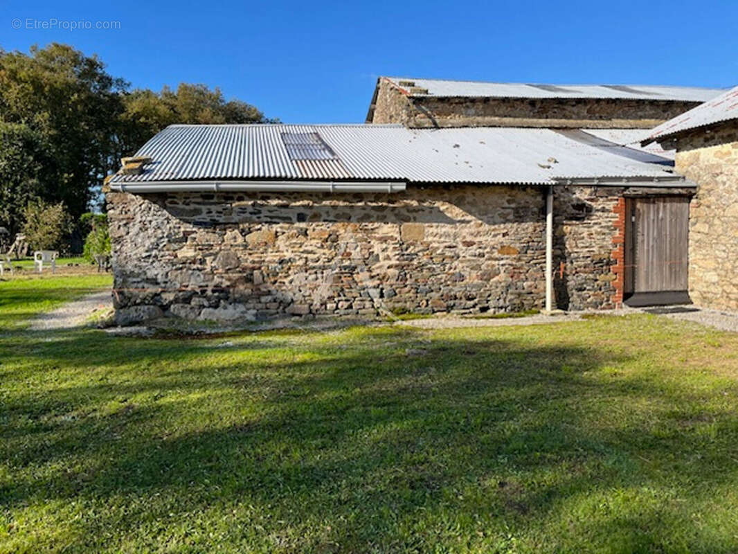 Autre à LA CHAIZE-LE-VICOMTE