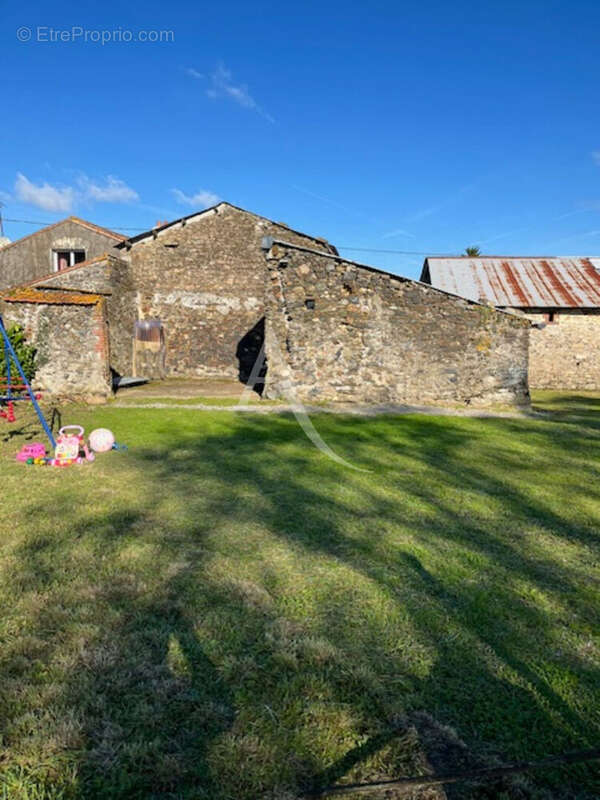 Autre à LA CHAIZE-LE-VICOMTE