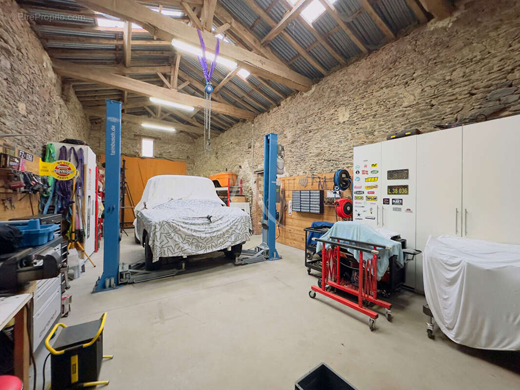 Autre à LA CHAIZE-LE-VICOMTE