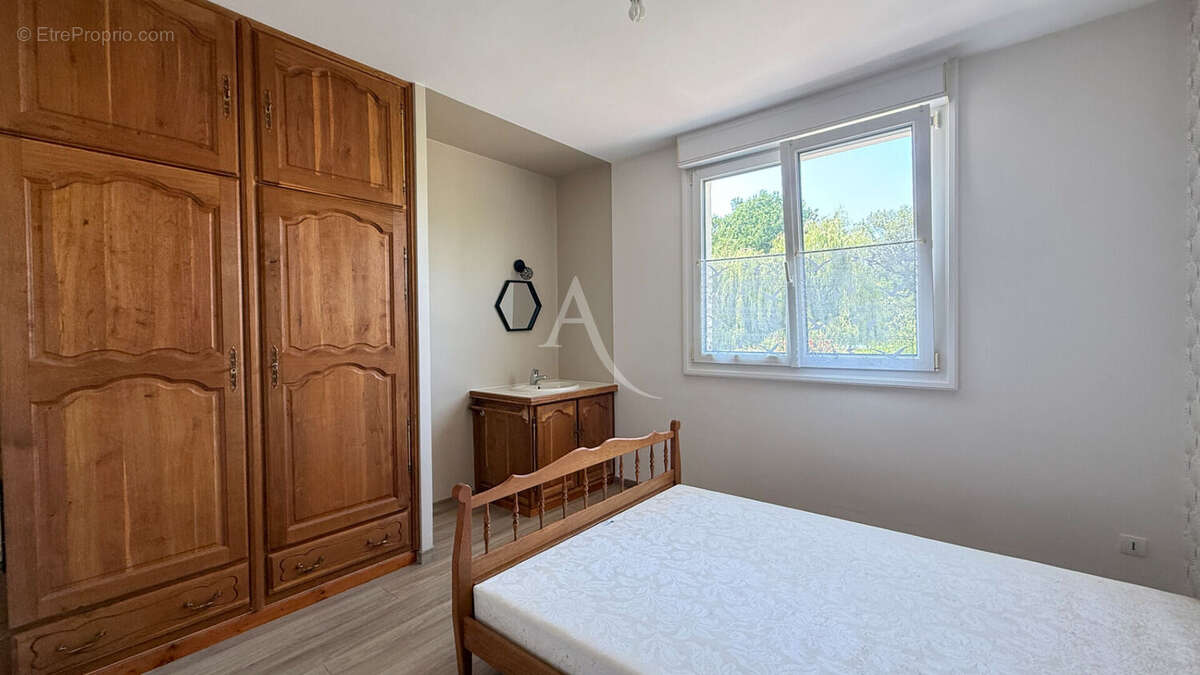 Maison à LA CHAIZE-LE-VICOMTE