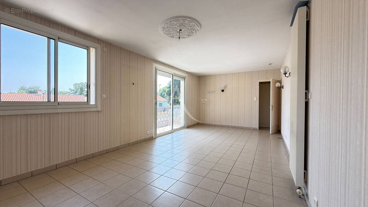 Maison à LA CHAIZE-LE-VICOMTE