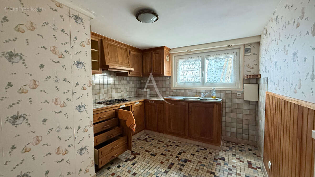 Maison à LA CHAIZE-LE-VICOMTE