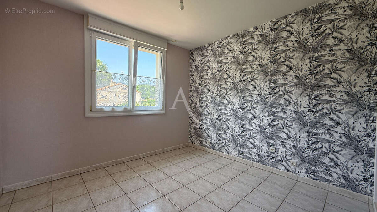 Maison à LA CHAIZE-LE-VICOMTE