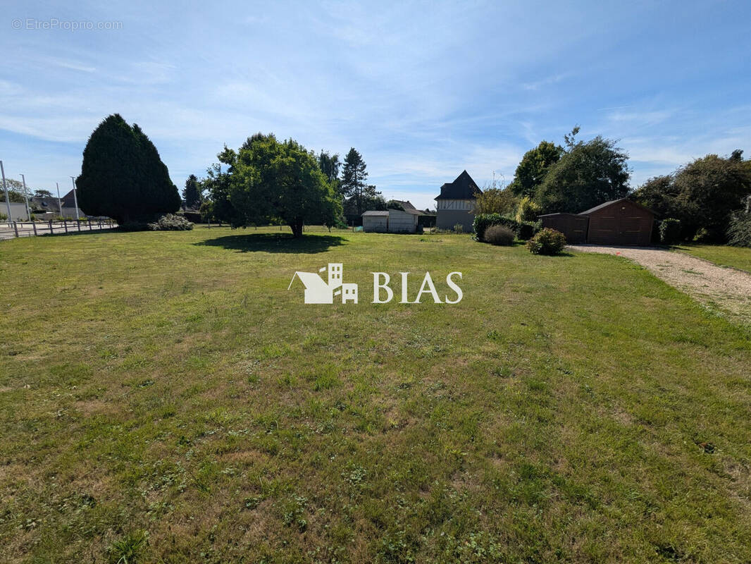 Terrain à SAINT-OUEN-DU-TILLEUL