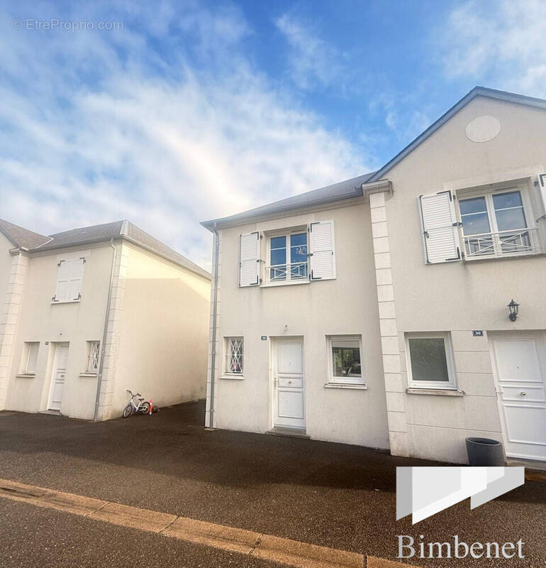 Maison à SAINT-JEAN-DE-BRAYE