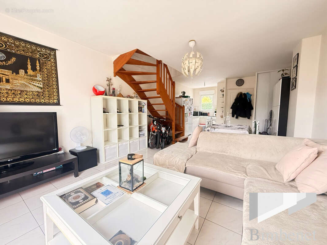 Maison à SAINT-JEAN-DE-BRAYE