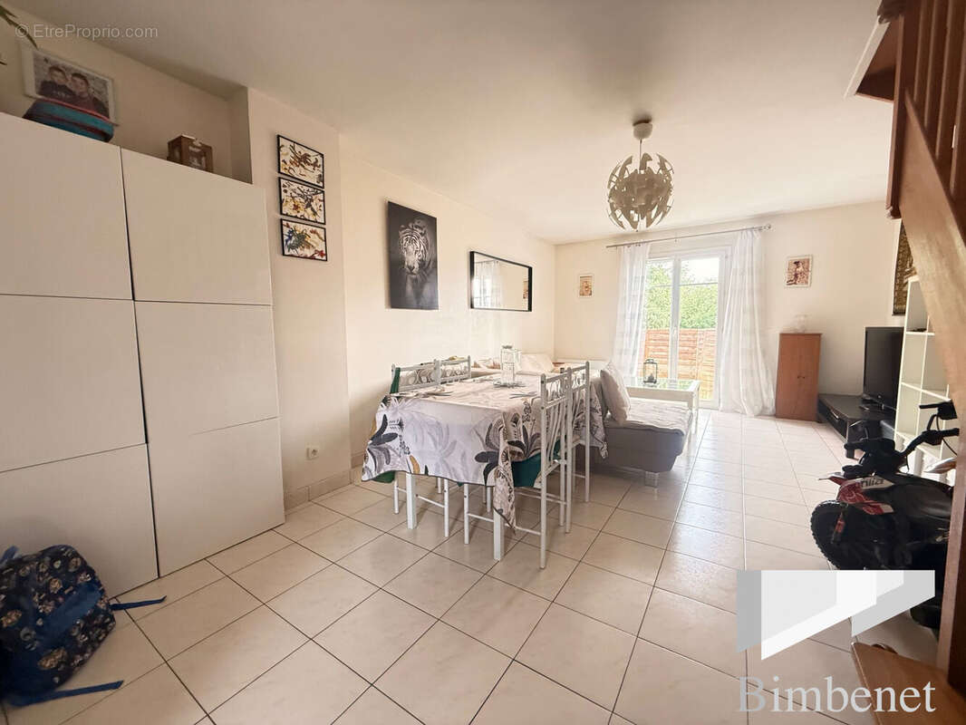 Maison à SAINT-JEAN-DE-BRAYE