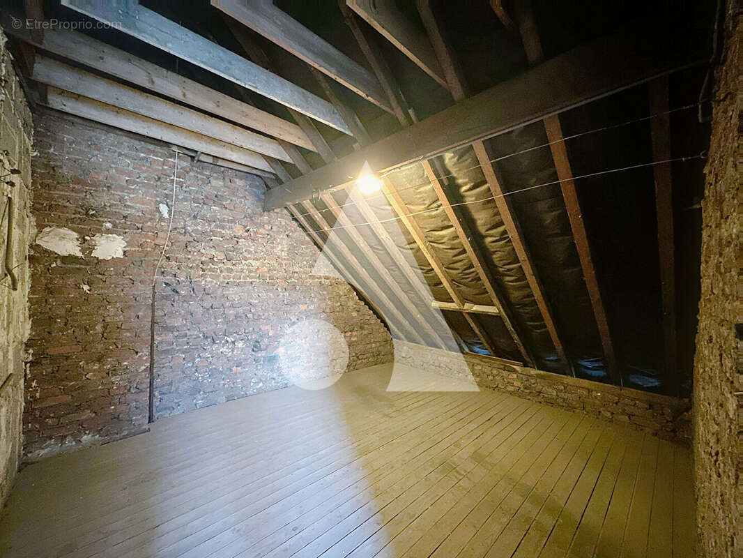 Maison à QUIEVRECHAIN