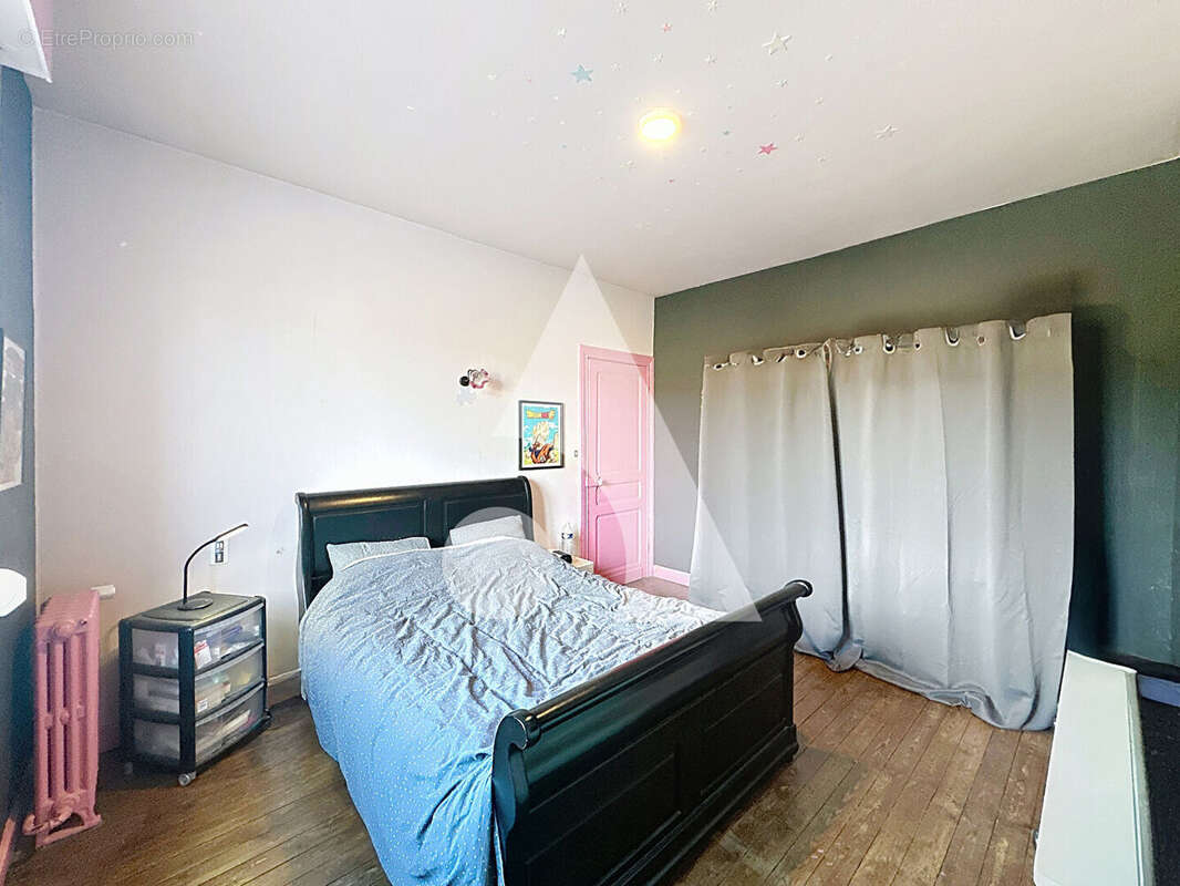 Maison à QUIEVRECHAIN