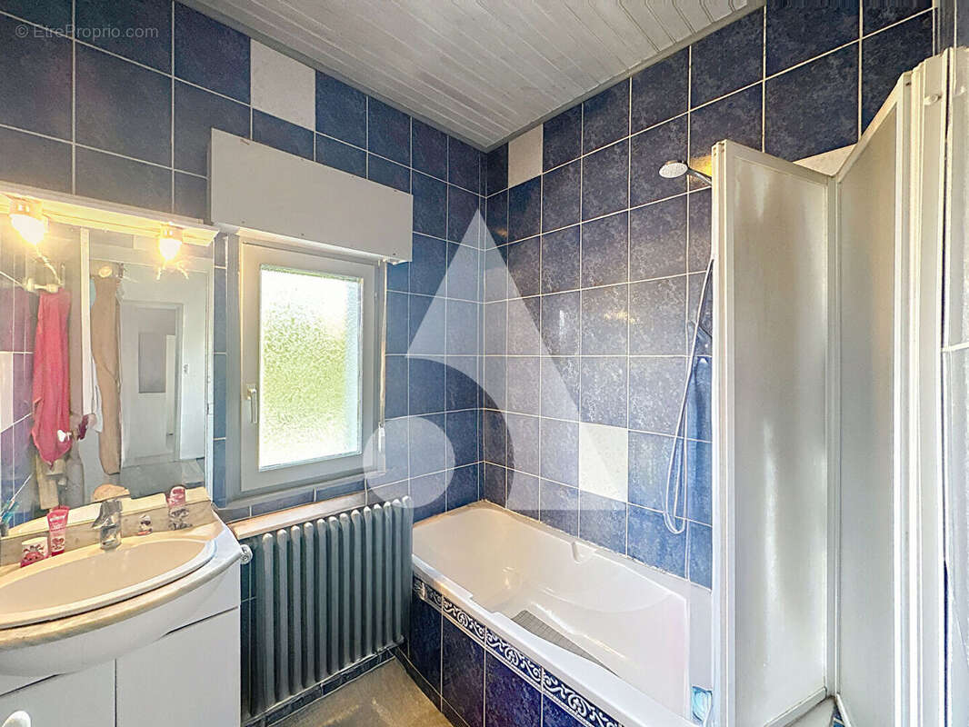 Maison à QUIEVRECHAIN