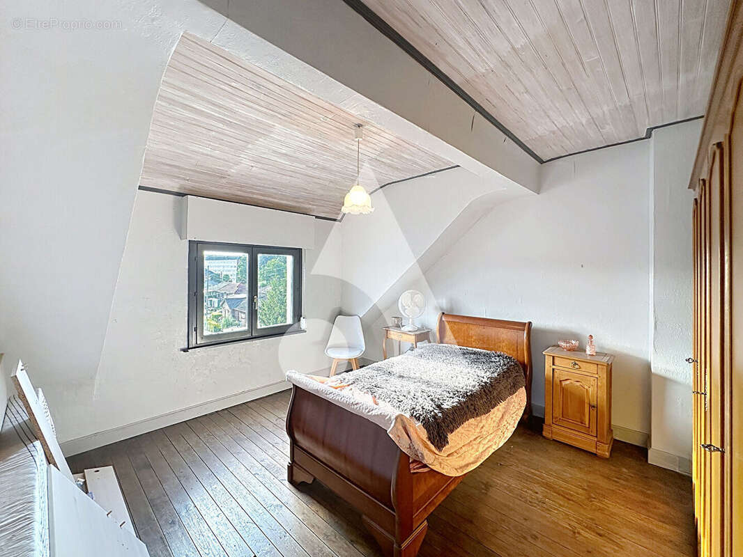 Maison à QUIEVRECHAIN