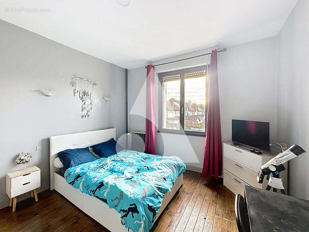 Maison à QUIEVRECHAIN