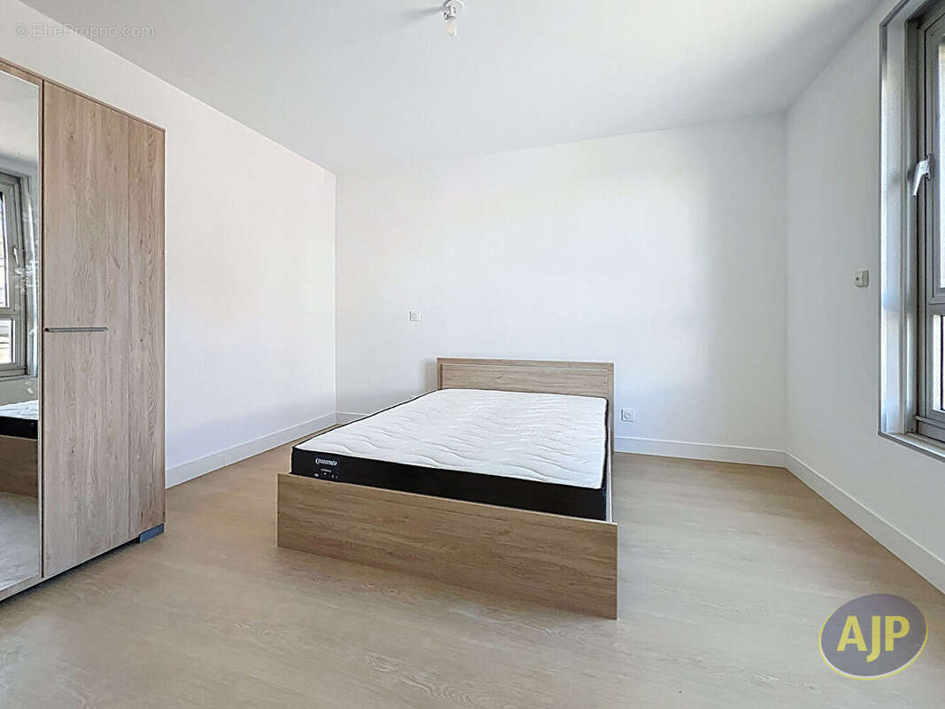 Maison à SAINT-MACAIRE-EN-MAUGES