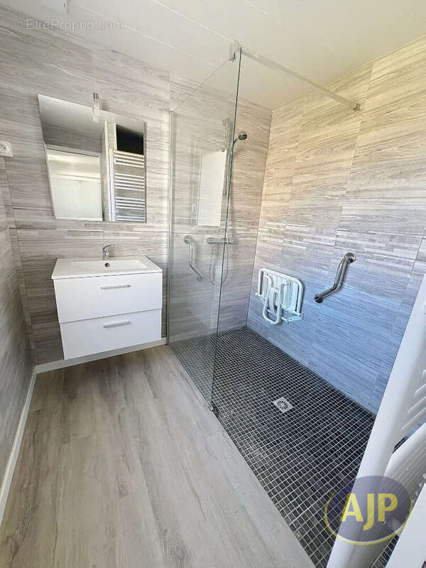 Maison à SAINT-MACAIRE-EN-MAUGES